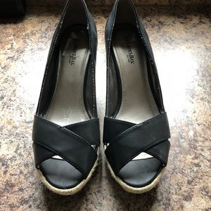 ❗️EUC Super Cute Wedge Sandals ❗️